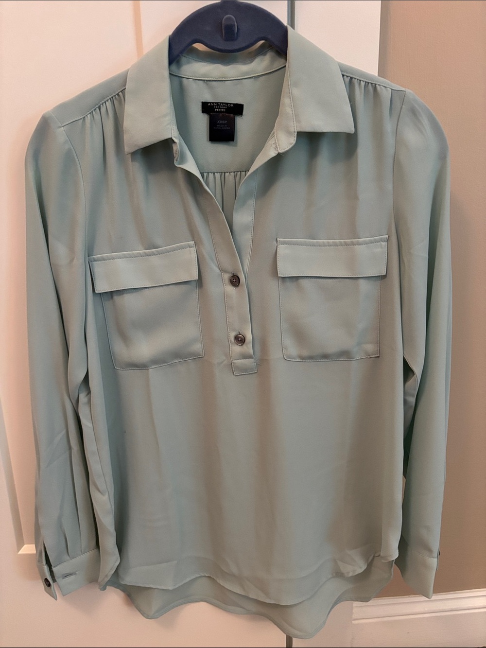 Ann Taylor Factory Mint Green Button-Front Pocket Blouse